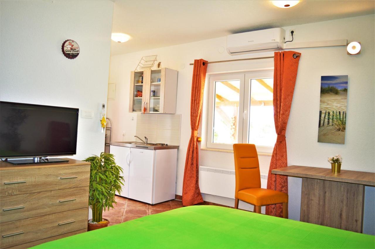 Studio Apartments Luka Biograd - 벤코바츠 외부 사진