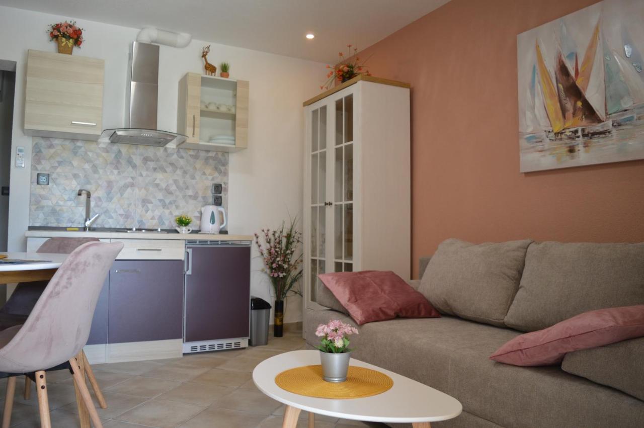 Studio Apartments Luka Biograd - 벤코바츠 외부 사진
